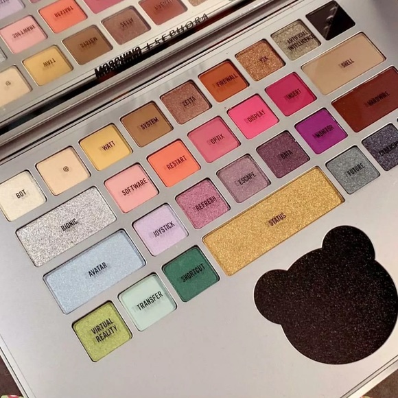 MOSCHINO x SEPHORA LIMITED EDITION LAPTOP EYESHADOW PALETTE—NEW - Picture 11 of 15